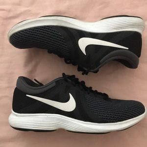Nike Revolution 4 Running Shoes